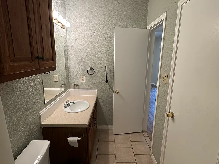 203 E 31st St #204 — Photo 11