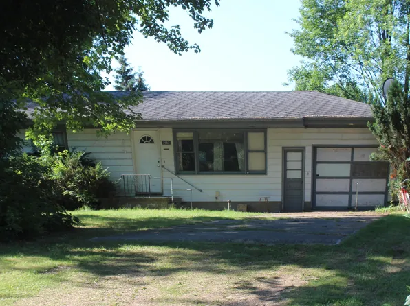 2582 Vista Lake Dr, Benton Harbor, MI 49022