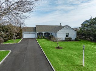 11 Beech Rd, Islip, NY 11751