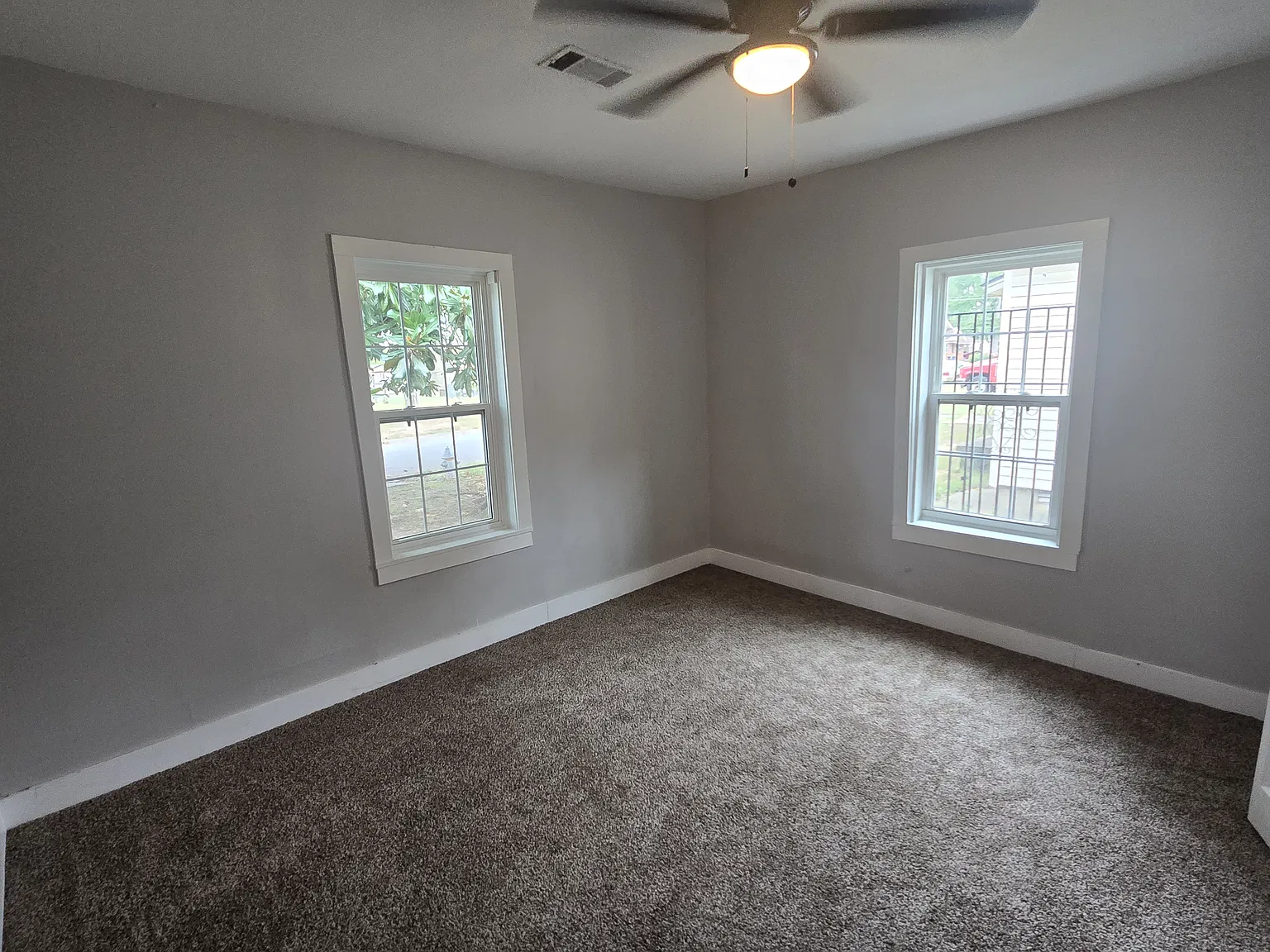 Lovely 3-Bed Single-Story Home w/ Fenced Backyard — Photo 3
