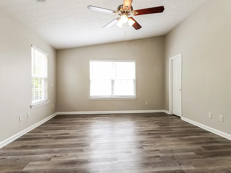 1304 Ivey Pointe Dr — Photo 8