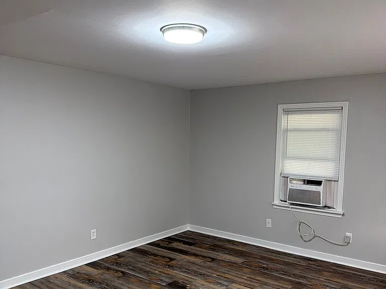 51 Cloverdale St — Photo 3