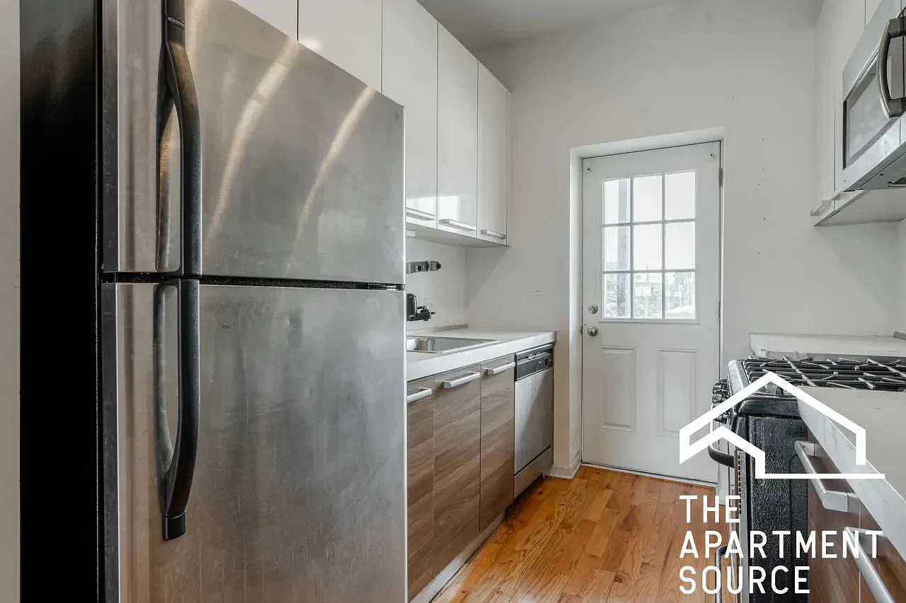 2 bed, 800 sqft, $2,325 — Photo 3