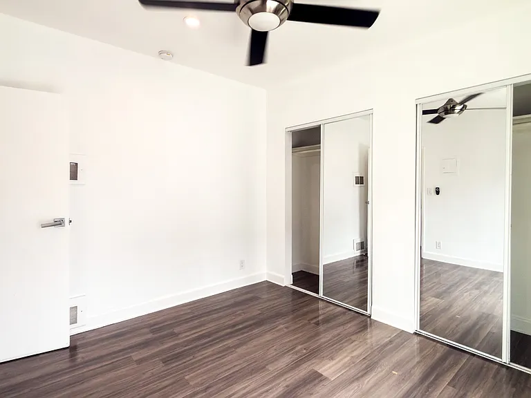 319 N Heliotrope Dr — Photo 14