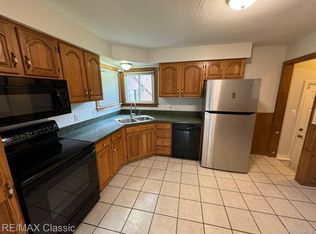 1007 Marion Dr, Holly, MI