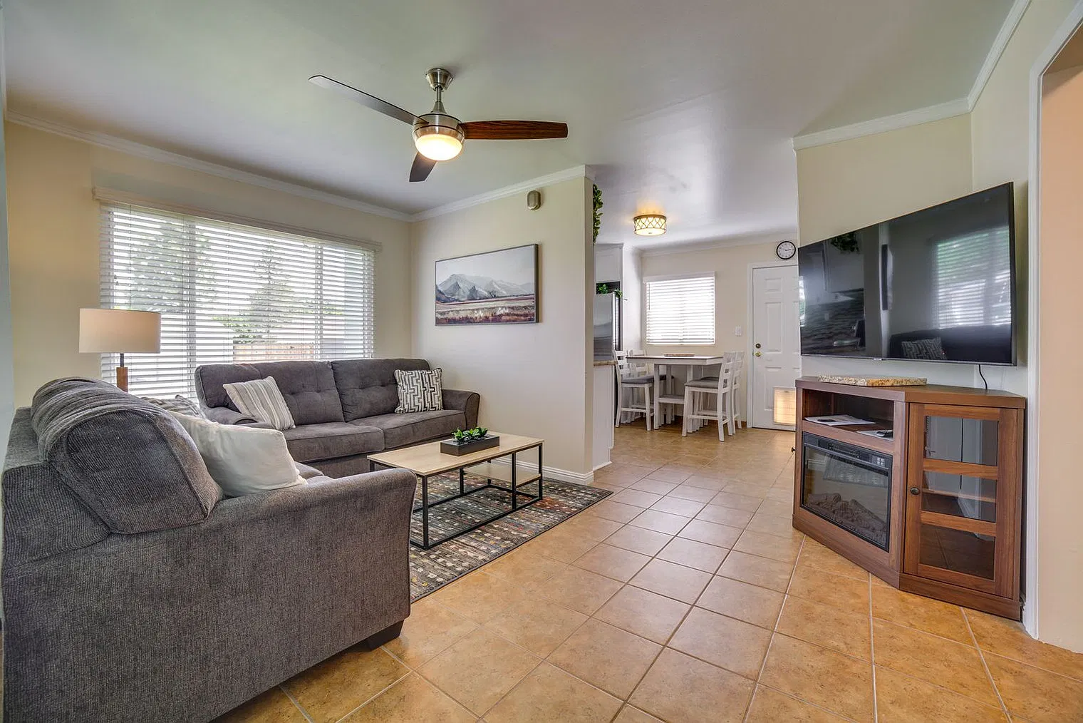 2 bed, 1.0 bath, 871 sqft, $2,756 — Photo 1