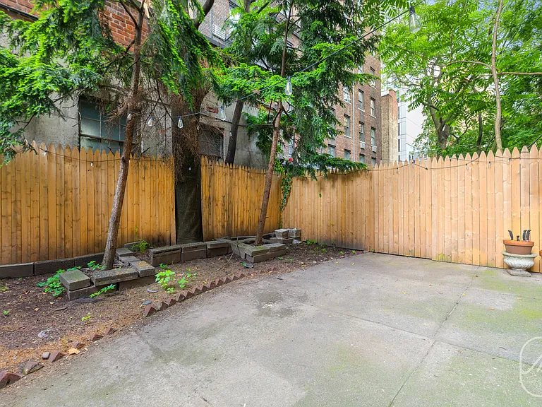 313 W 29th St #B — Photo 15