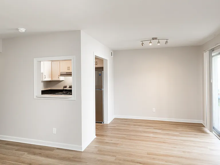 Breeze Apartments — Photo 25
