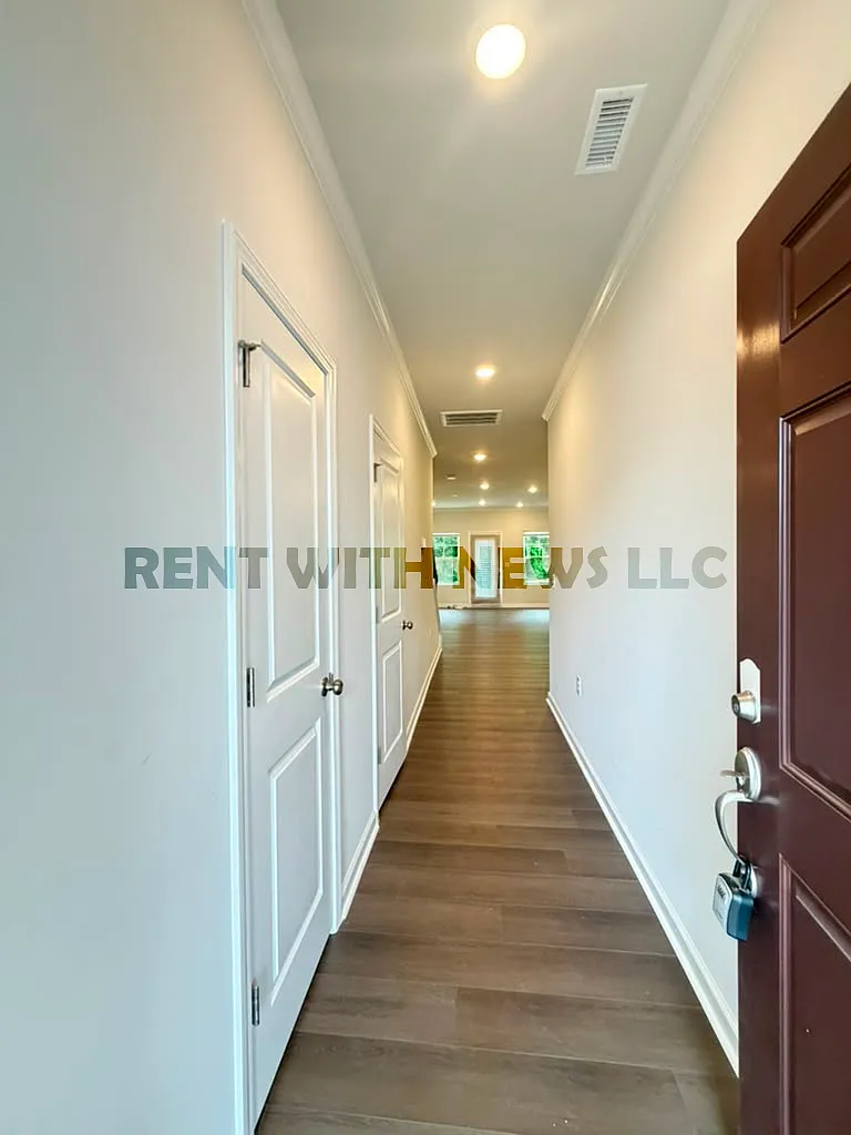 3 bed, 2.5 bath, 1581 sqft, $1,650 — Photo 3