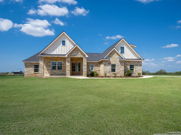 9745 CROW LN, Adkins, TX 78101