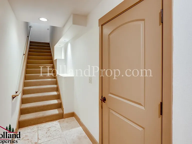 1982 NE 49th Way — Photo 15