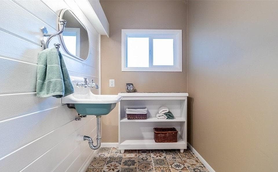 2nd image of 3037 Lakemont Dr