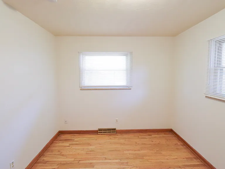 608 Cowan St — Photo 4
