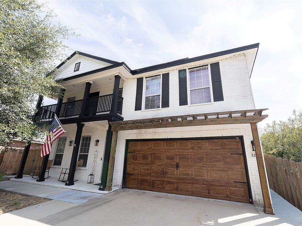 1st image of 2211 Memory Ln