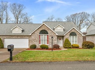 220 Country View Dr, New Kensington, PA 15068