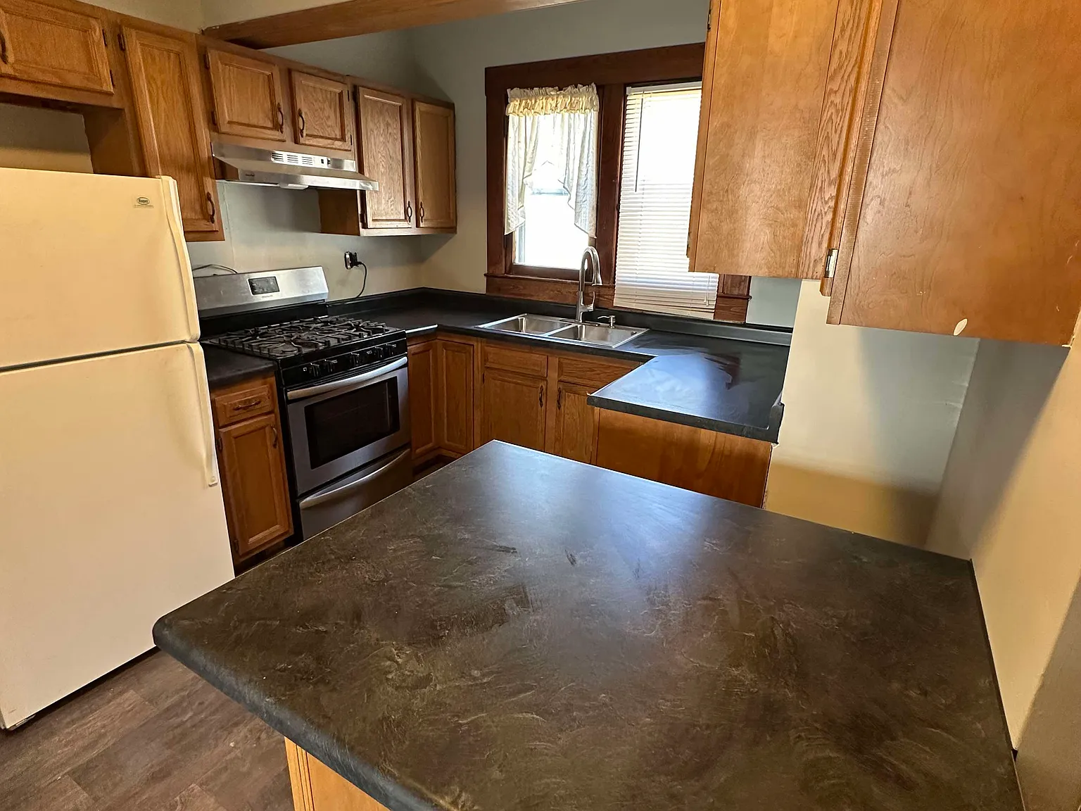 2 bed, 2000 sqft, $950 — Photo 4