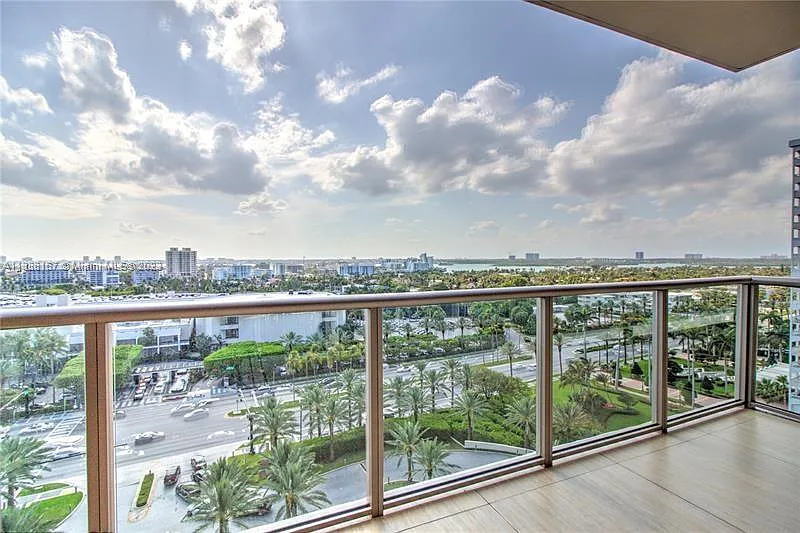 3 bed, 2840 sqft, $35,000 — Photo 2