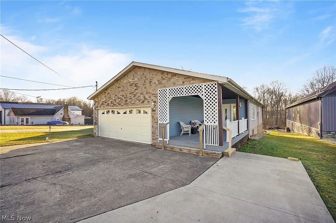 2282 Heston Dr photo 1