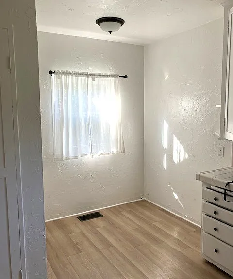 Kitchen dining room area