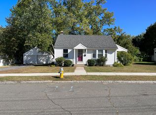 75 Grandview St, Springfield, MA 01118