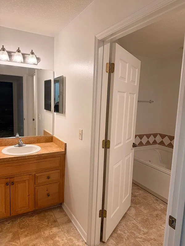 3 bed, 2.0 bath, 1628 sqft, $1,600 — Photo 4