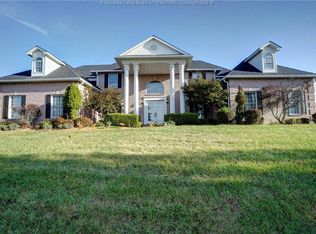 4002 Pinnacle View Dr, Hurricane, WV 25526