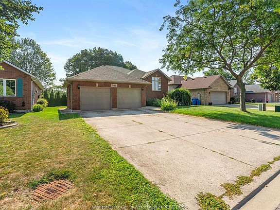 3rd image of 102 Joanne Ct