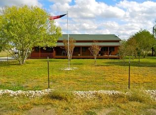 279 County Road 779, Devine, TX 78016
