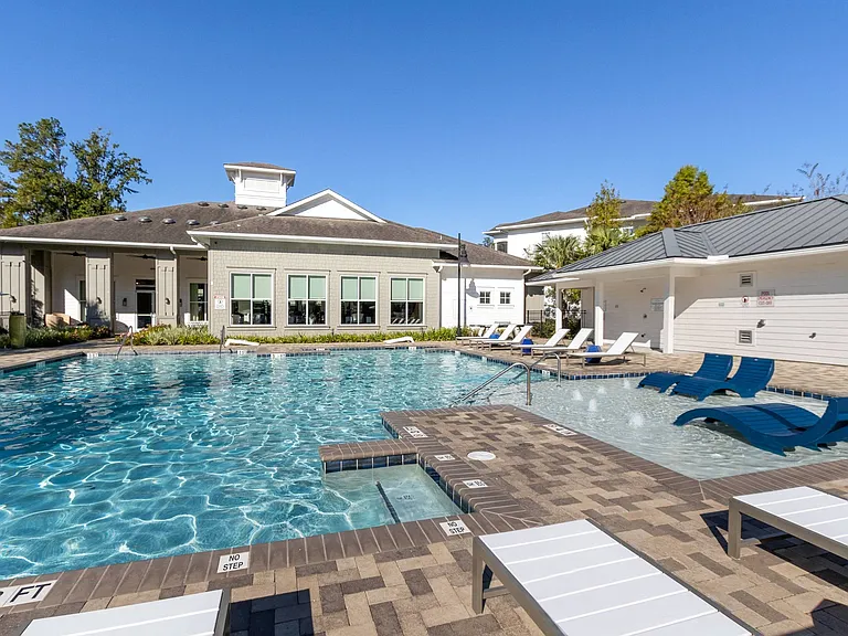 The Avenues at Verdier Pointe, Charleston, SC, Swimming Pool with Tanning Deck