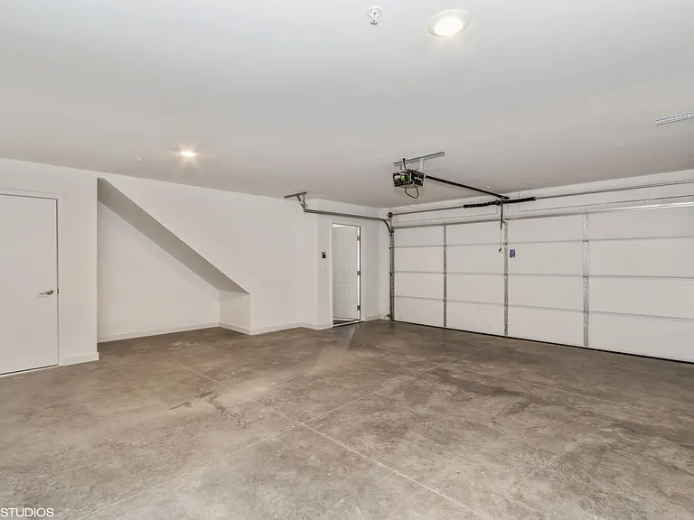 Big Ben Townhomes — Photo 13