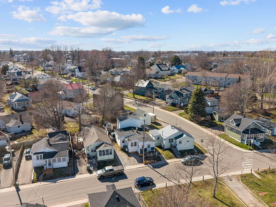 1st image of 9 Desbrisay Cres