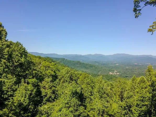 833 Hemlock Trl, Franklin, NC 28734
