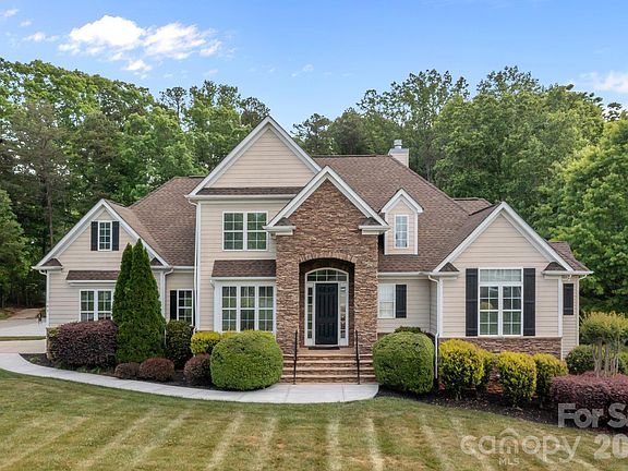3rd image of 141 Winding Creek Dr