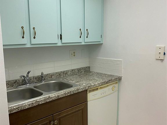 4th image of 4271 NW 89th Avenue #205