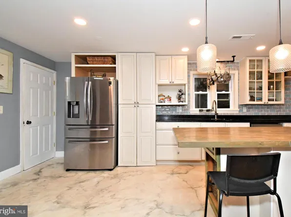658 Macoby St, Green Lane, PA 18054