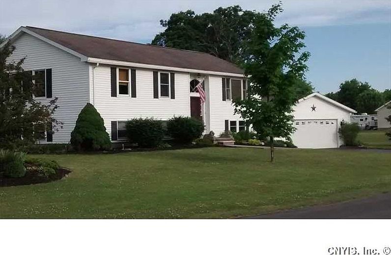 1st image of 9 Oak Dr
