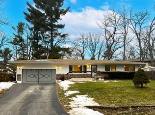 5623 Sylvan Dr, Wonder Lake, IL 60097