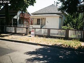 2nd image of 845 SE Flint St