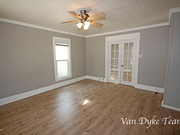 3rd image of 610 Lamberton St NE