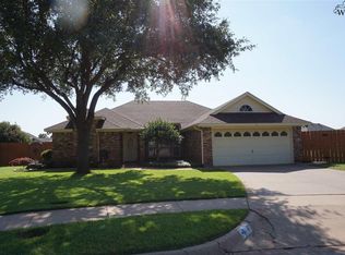 6 N Shore Cir, Wichita Falls, TX 76310