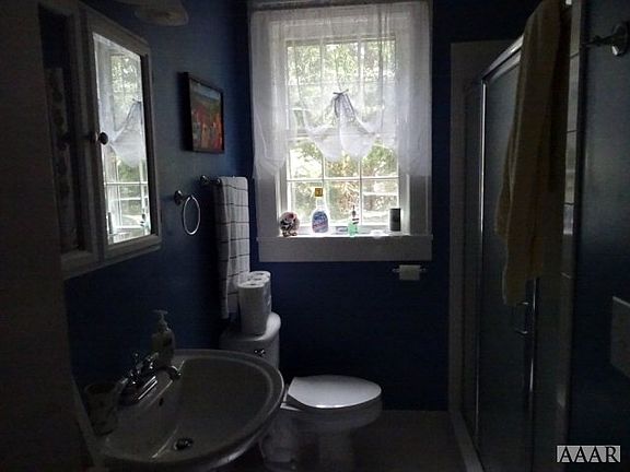 4th image of 707 E High St