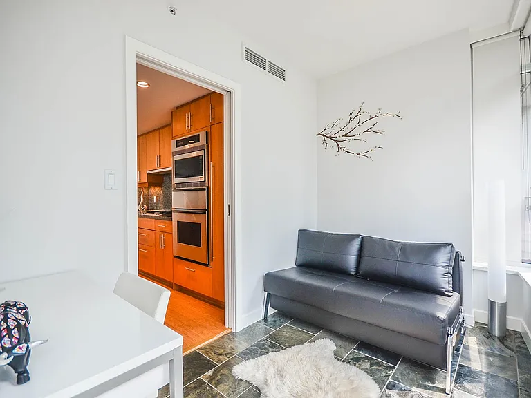 1233 Cordova St W #804 — Photo 8
