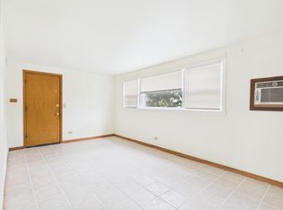 755 Dulles Rd APT A, Des Plaines, IL 60016