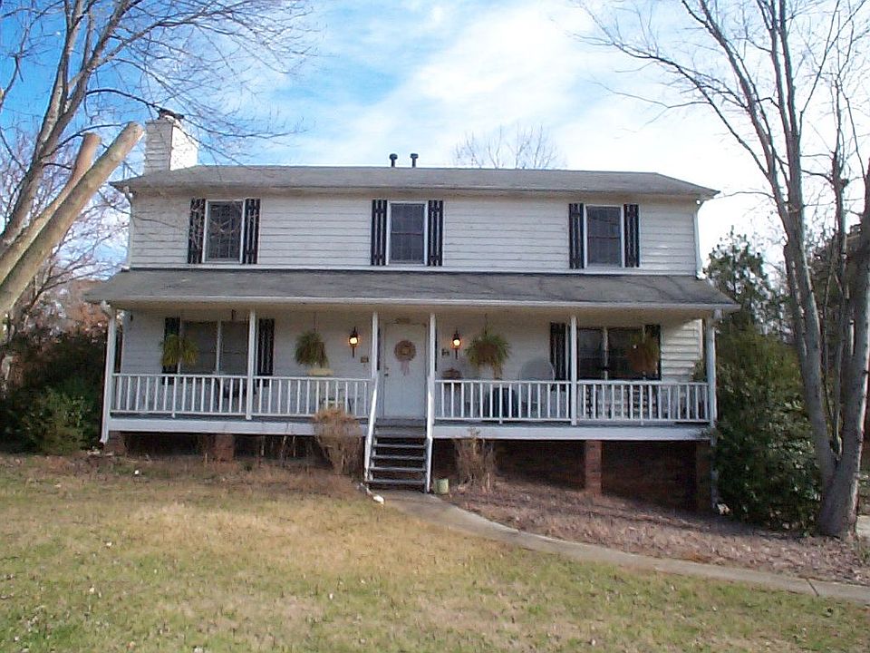 2nd image of 1377 E Shaw Ct NE