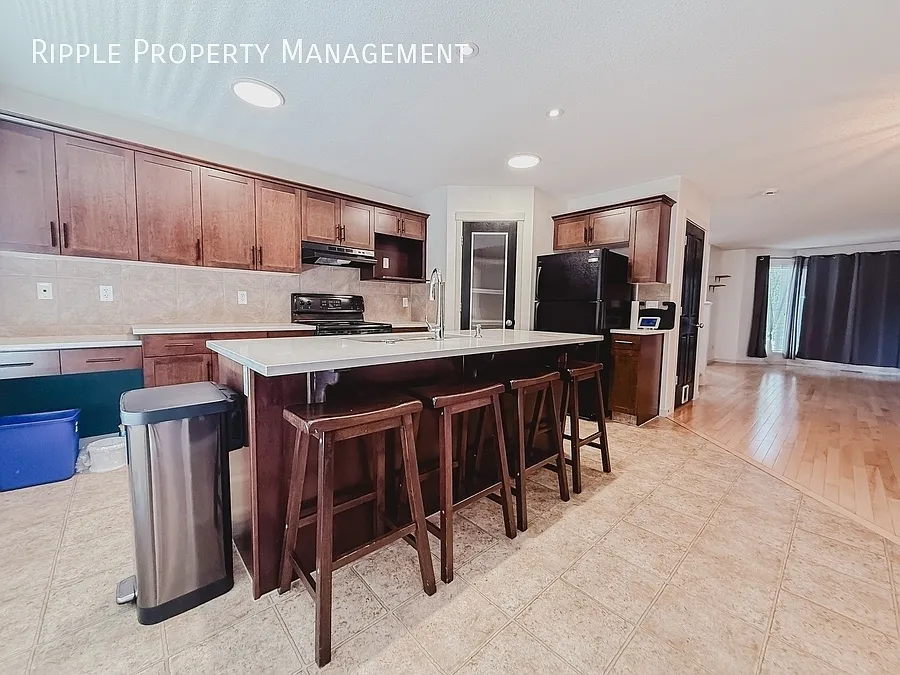 Incredible 3 Beds, 2.5 Baths Detached Home | Cranston Ra Exclusive Amenities Access & Central Ac — Photo 3
