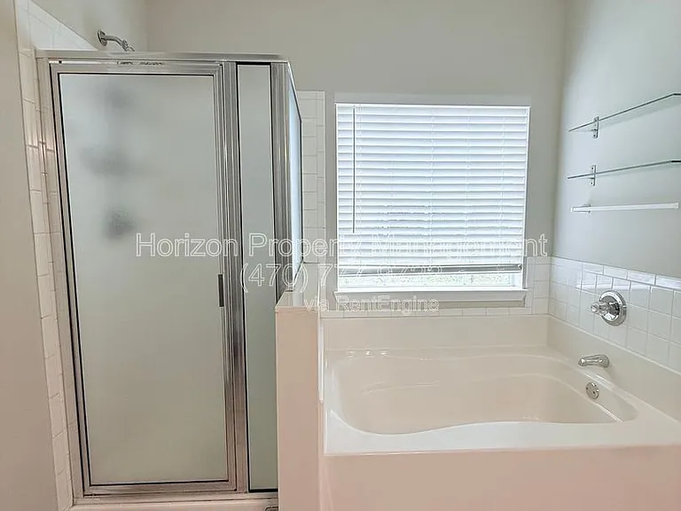 51 Hampton Dr — Photo 12