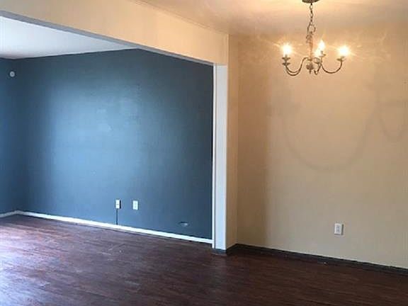 4th image of 209 E Montcastle Dr
