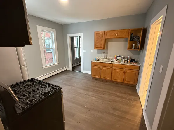 275 Franklin Ave APT 2S, Hartford, CT 06114