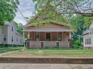 805 S Summit St, Bloomington, IL 61701