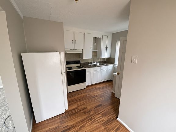 3rd image of 2231 Parkwood Ave #1